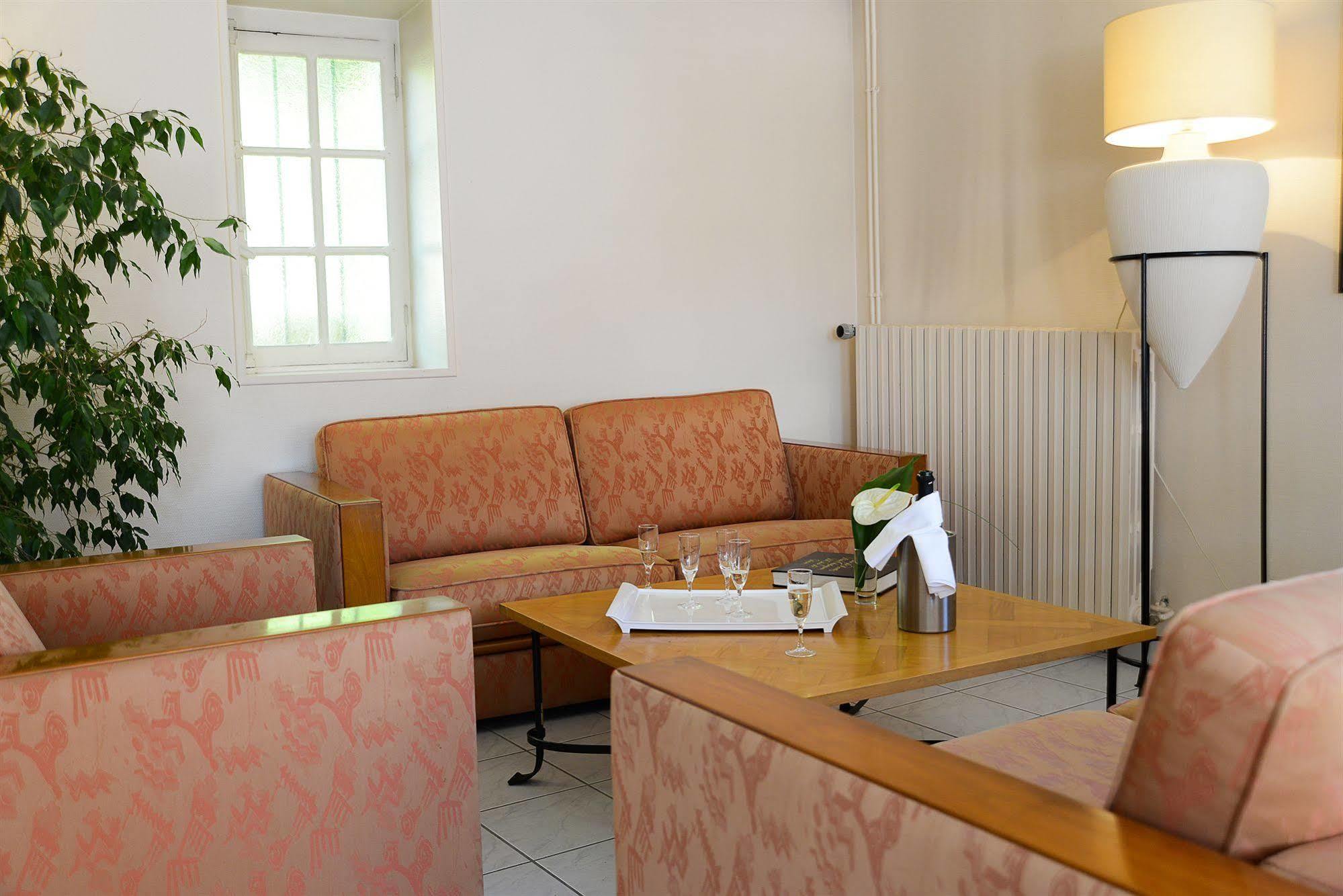 Hotel Restaurant Rolland Montagnieu  Luaran gambar