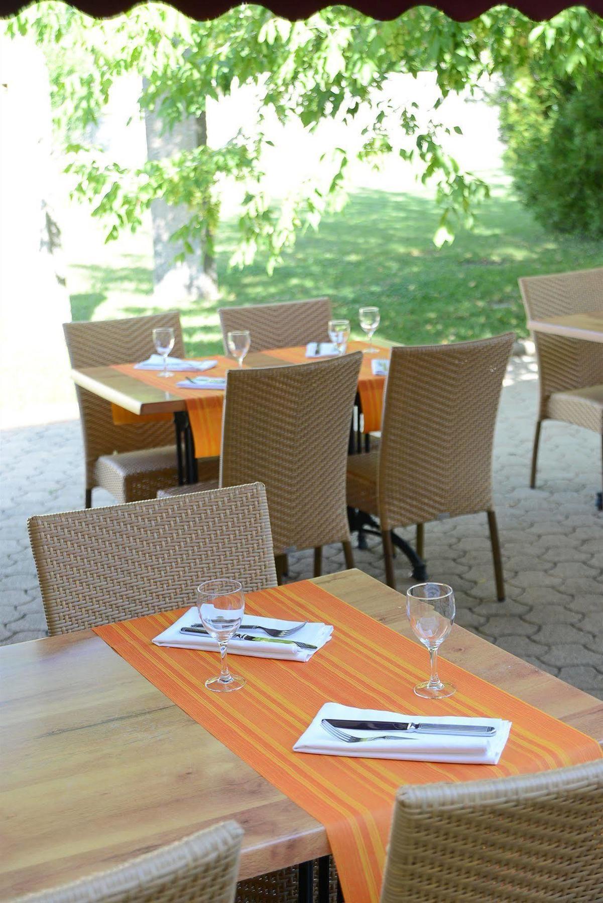 Hotel Restaurant Rolland Montagnieu  Luaran gambar